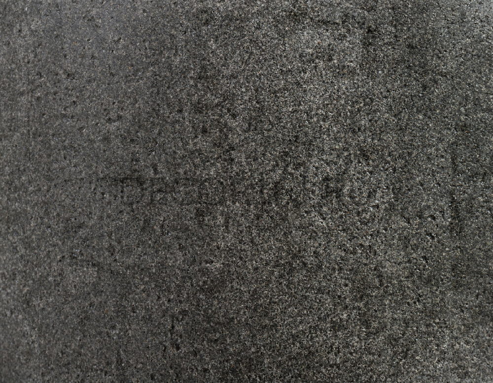 Кашпо TREEZ Effectory Stone Большая полусфера Тёмно-серый камень д-60 см, в-43 см 41.3319-01-025-GR-60