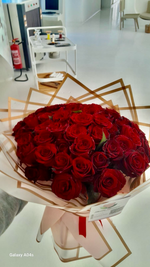 Букет из 57 Алых Роз