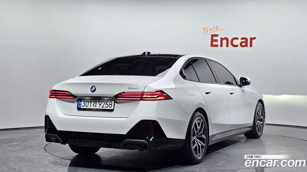 BMW 5 Series (G60) 520i M Sports (11.2023)