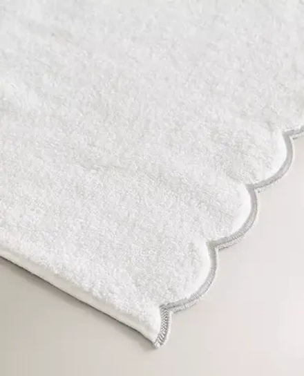 ZARA HOME БАННОЕ ПОЛОТЕНЦЕ С ВОЛНИСТОЙ КРОМКОЙ, СЕРЕБРЯНЫЙ