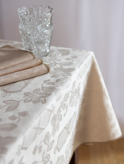 Скатерть 150x180 и 6 салфеток Confestyl Iris Bianco