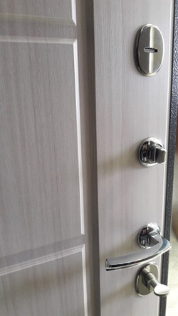 Входная металлическая дверь Лекс New Line Соната Бетон серый (темный)/ №42 Сандал белый