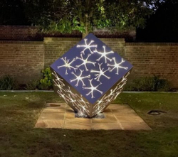 Парковая скульптура Возможность с подсветкой