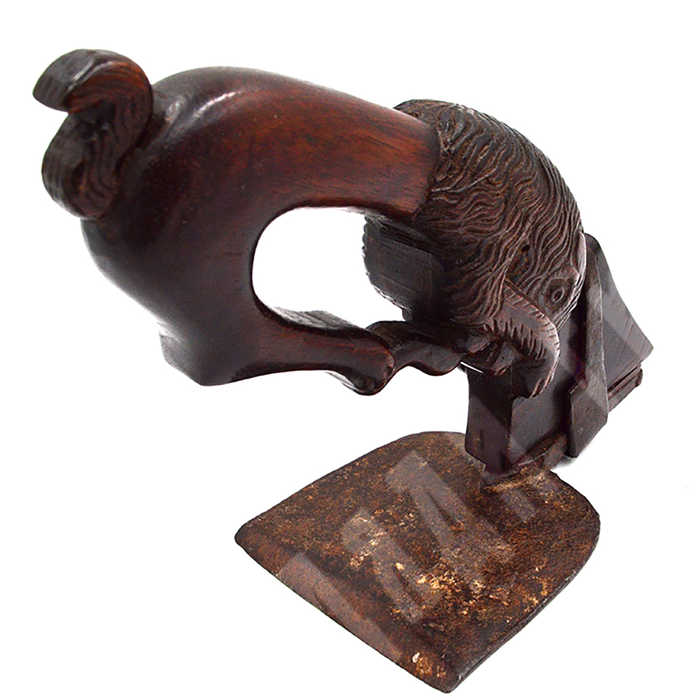 Ручное тесло с рукоятью в форме льва. Испания, Нач. XX в.