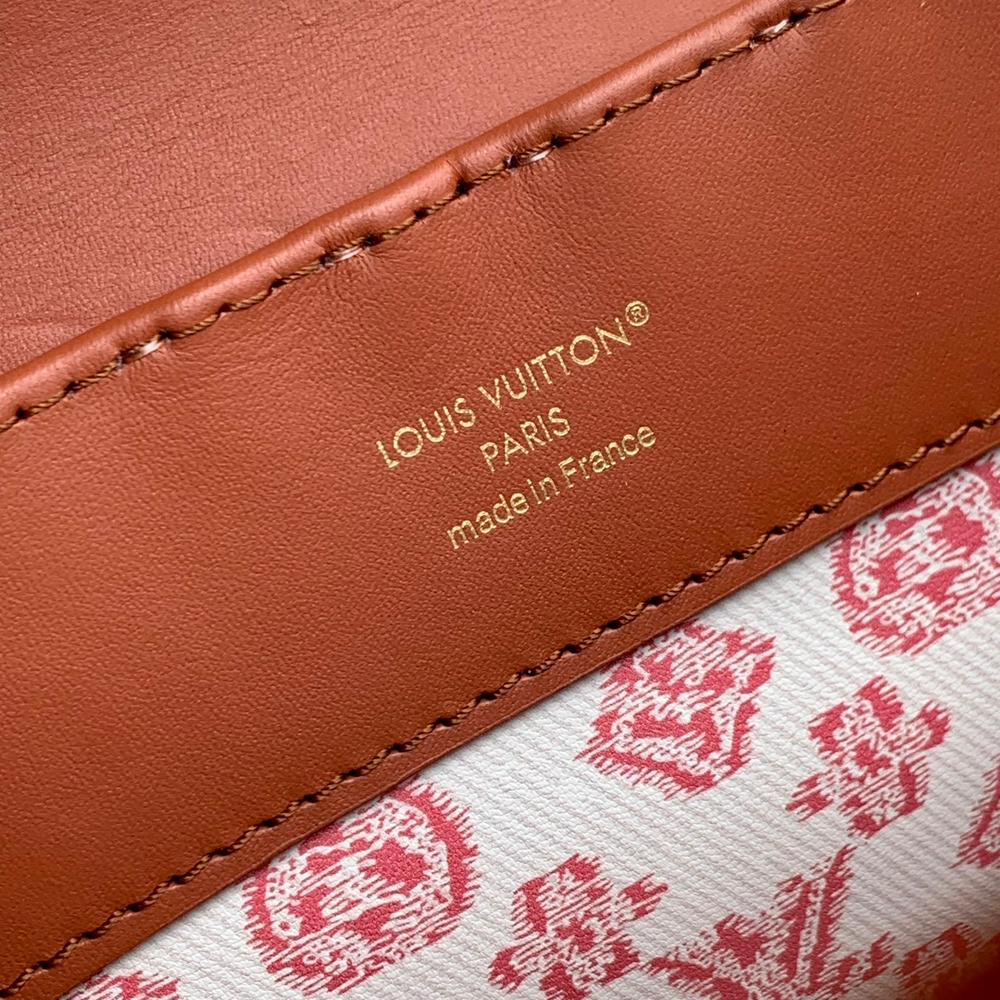 Louis Vuitton Capucines BB