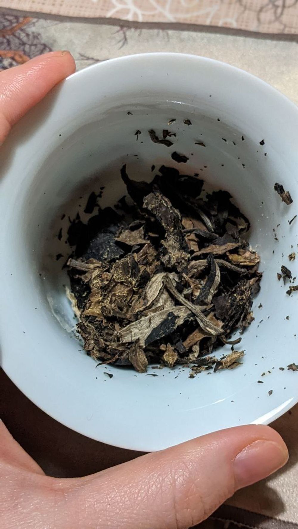 Старый Белый с "Золотыми Цветами", Лао Бай Ча "Цзинь Хуа", в разлом