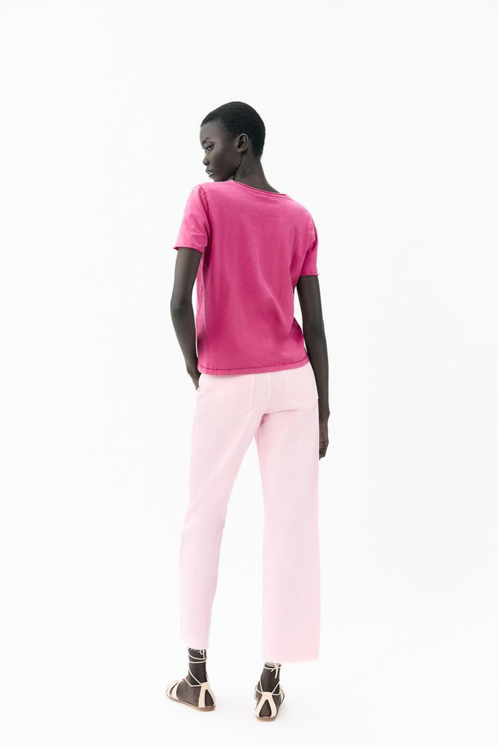 ZARA ФУТБОЛКА ИЗ ТКАНИ С ЭФФЕКТОМ ПОТЕРТОСТИ, ЦВЕТ ФУКСИИ