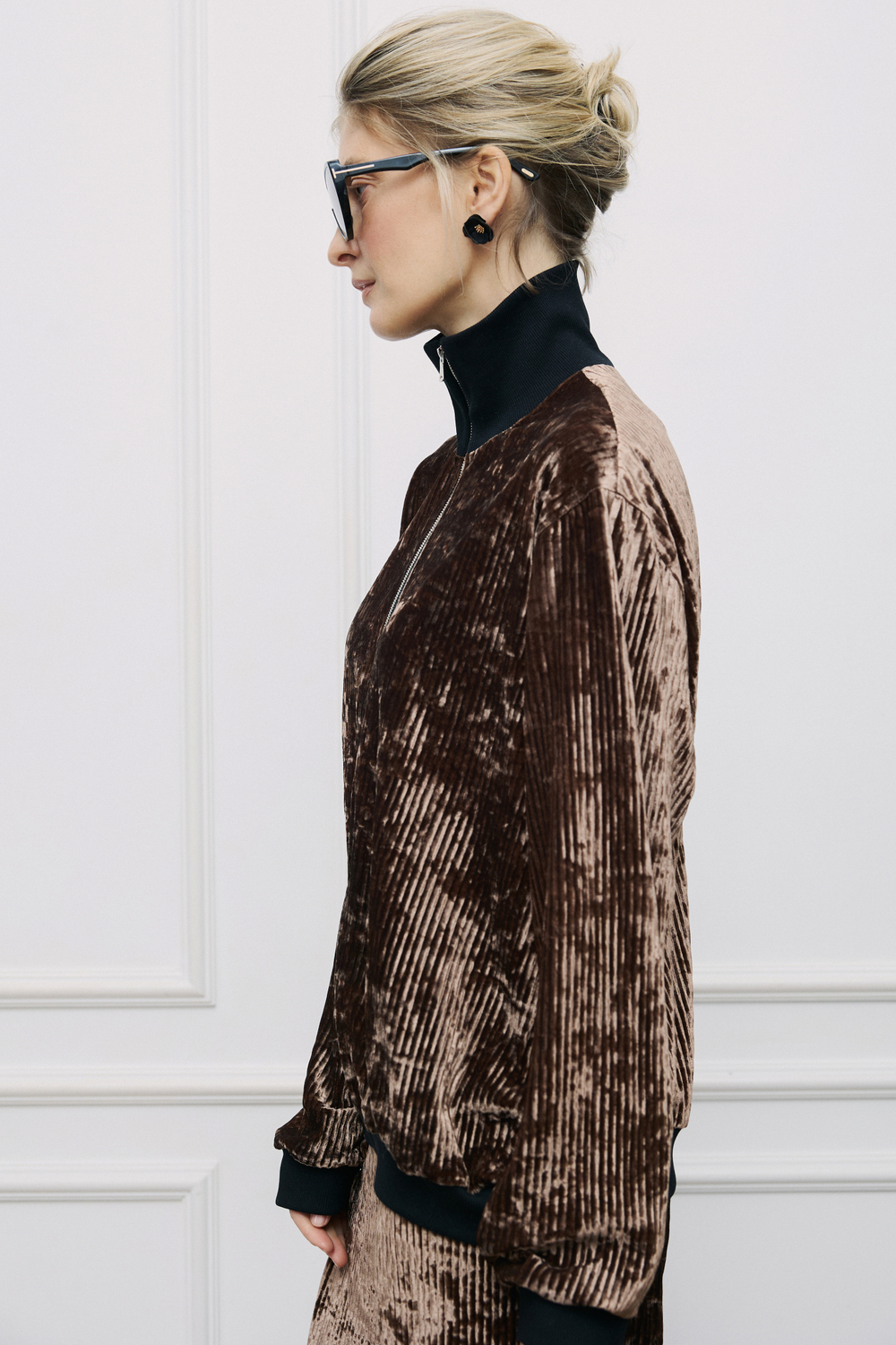 Бомбер бархат трюфель