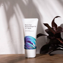 Омолаживающий санскрин с экстрактами моря SPF50+/PA++++ BIJOU DE MER Rejuve Face Renewal Bright Up UV Shield