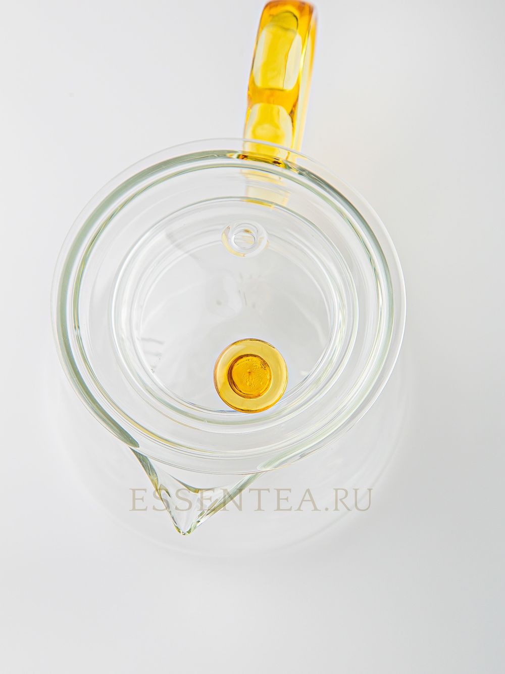 чайник с золотой ручкой