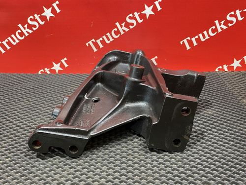 Кронштейн переднего бампера левый