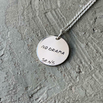 подвеска с надписью (на английском языке)