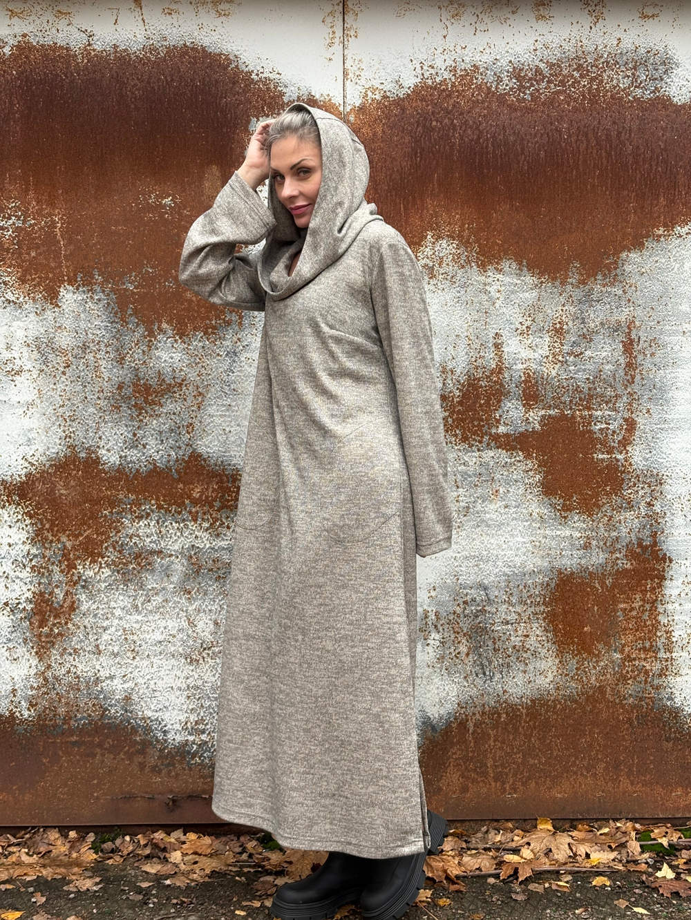 Платье Assassin / не знаем какой это цвет / красивый