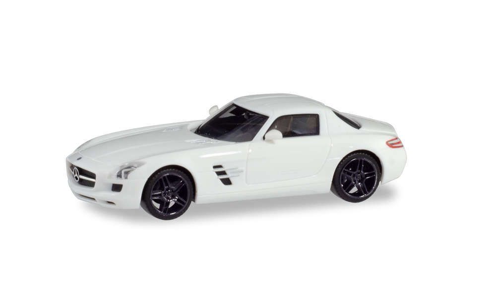 Автомобиль Mercedes-Benz SLS AMG, белый