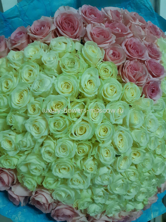 221 Роза сердцем в букете