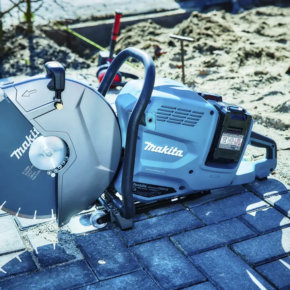 Резчик аккумуляторный Makita CE001GZ(R)