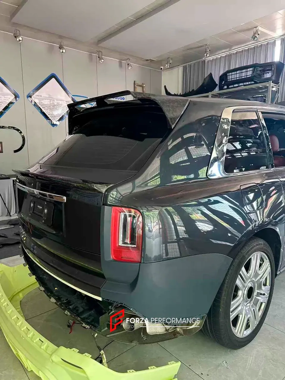 Обвес переделка для ROLLS-ROYCE CULLINAN СЕРИИ 1 2018 - 2025 в ROLLS-ROYCE CULLINAN СЕРИИ 2 РЕСТАЙЛИНГ Ролс Ройс Куллинан