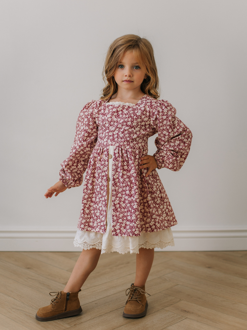 Платье с рюшами в цветочек, Бордовый