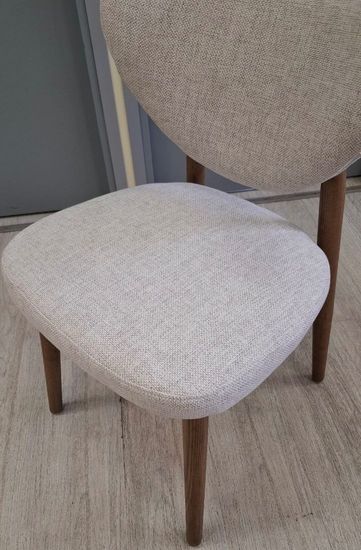 Cтул Comfy 3 бежевая ткань, ножки орех