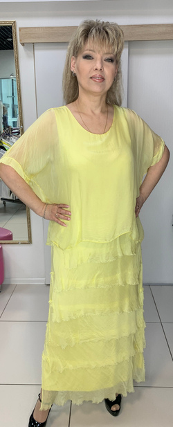 Желтое шелковое платье с шифоновой "рванкой"