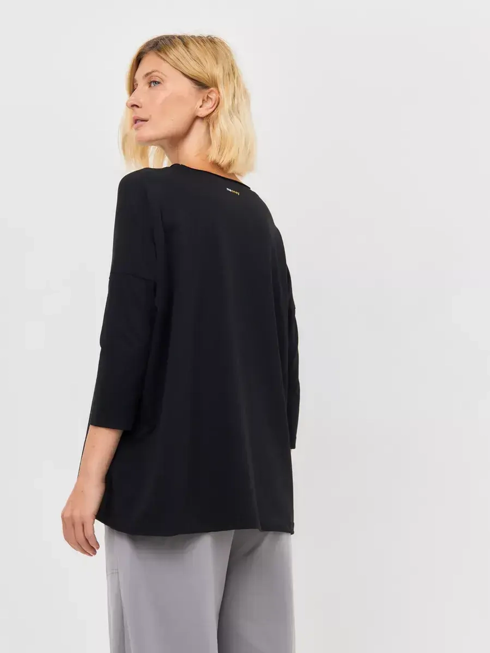 Лонгслив оверсайз с рукавом 3/4 черный