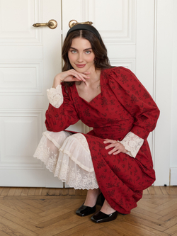 Платье с вырезом-сердечко