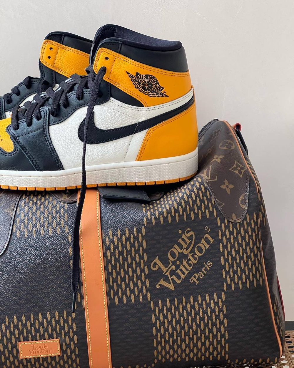 Кроссовки NiKe AIR JORDAN 1 TAXI