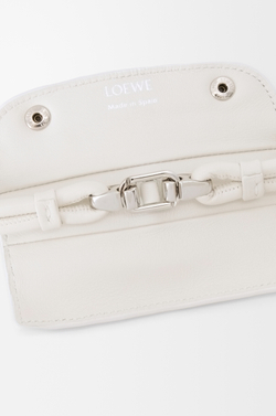 Loewe Сумка Madrid среднего размера из мягкой зернистой телячьей кожи, белый