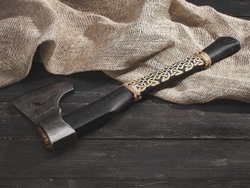 Топор "Дракон Драккара", рукоять комель берёзы (морилка)