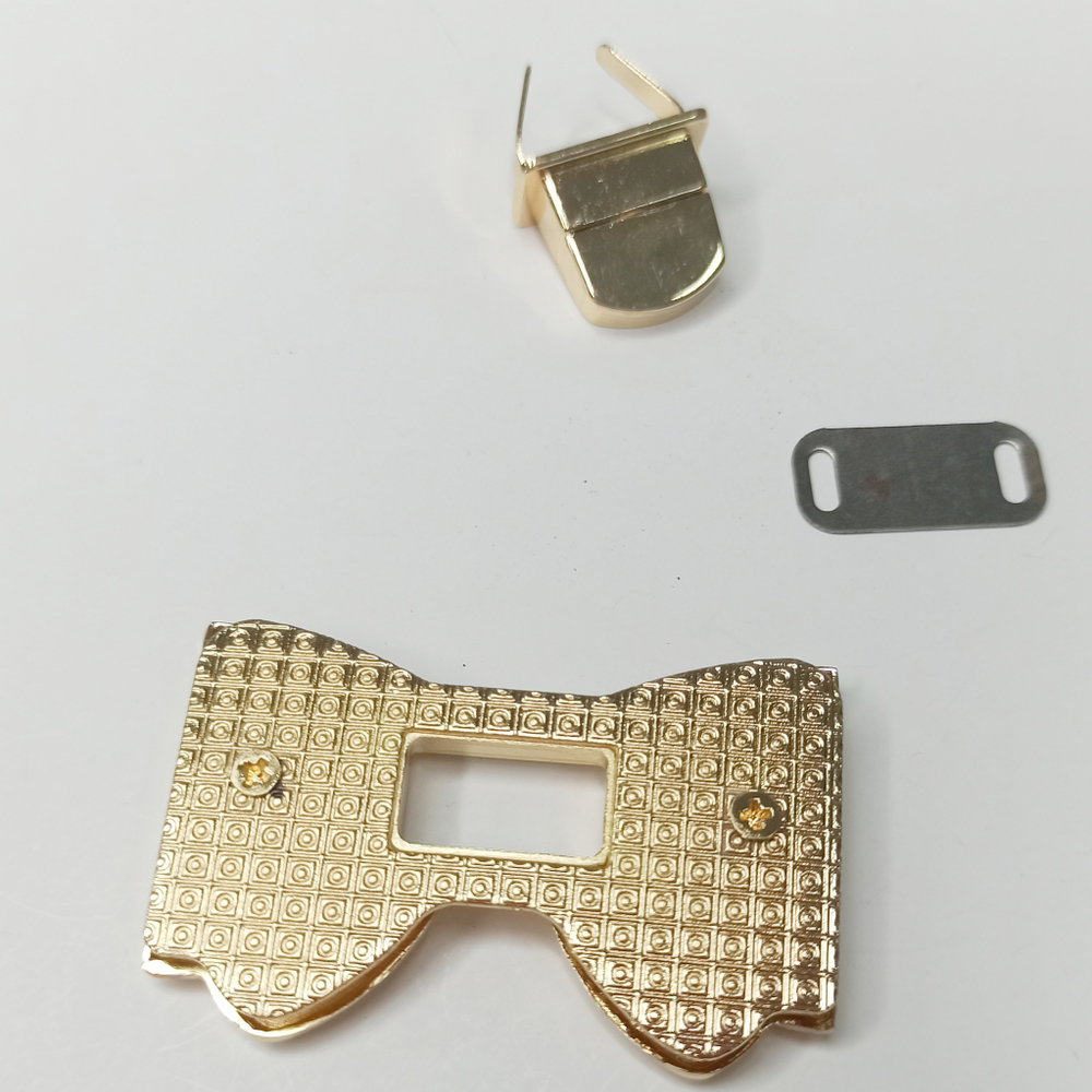 Замок вертушка на винтах 40*58 Золото