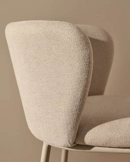 Полубарный стул Ciselia из бежевого шенилла и бежевой стали, 65 см