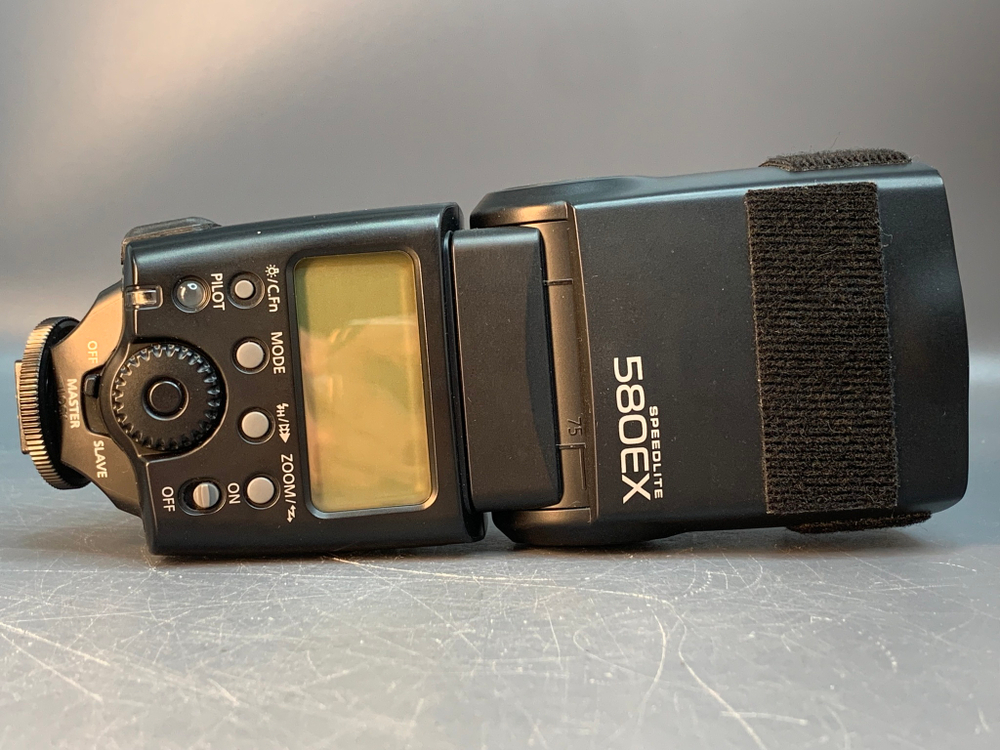 Canon 580EX, немного окислен один контакт