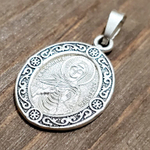 Нательная именная икона святая Виктория (Ника) с серебрением кулон медальон с молитвой