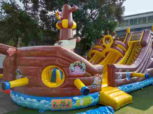 Большой надувной батут-горка "Фрегат-2" 11*5*5 м