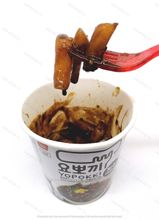 Корейские рисовые клецки с соусом чаджан (Топокки) в стакане, 120 гр.
