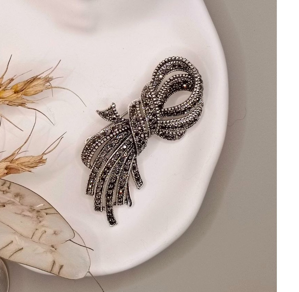 Брошь "Абстрактный узел"