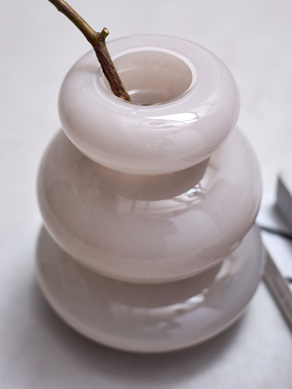 Ваза Riverstone, 20 см, жемчужно-серая