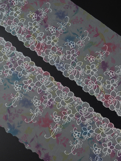 Вышивка на сетке белая мультиколор с принтом ширина 14 см ОТРЕЗ 1 м