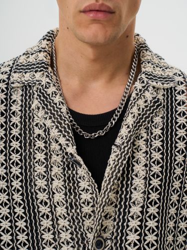 Серая рубашка с вязкой кроше