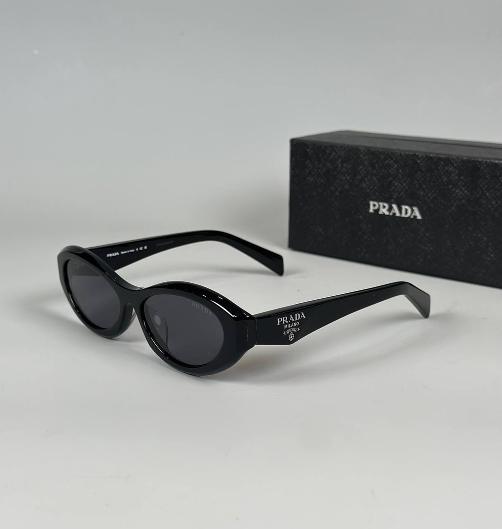 Очки Prada
