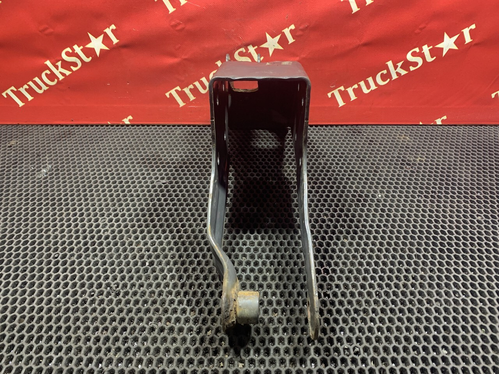 Кронштейн замка кабины левый