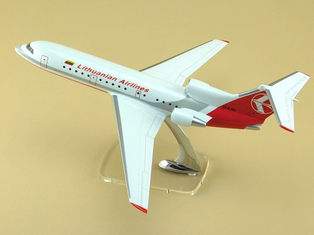 Модель самолета Як-42 (М1:100,  Lithuanian Airlines)