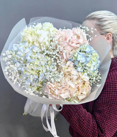Букет с 5 гортензиями mix