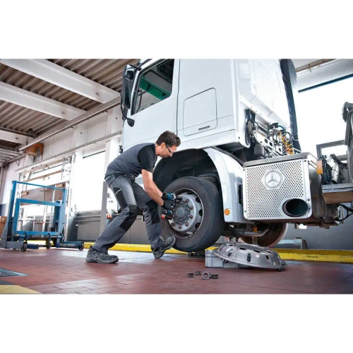 Аккумуляторный ударный гайковёрт GDS 18V-1050 H BOSCH 06019J8500