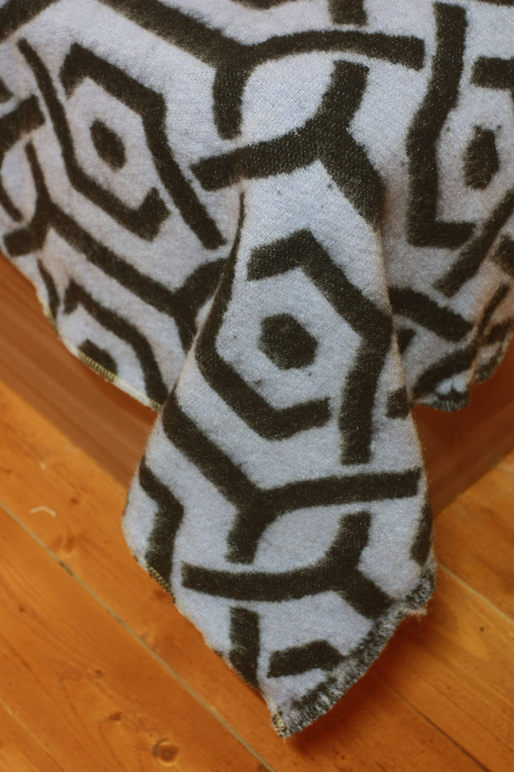 Одеяло жаккардовое полушерстяное