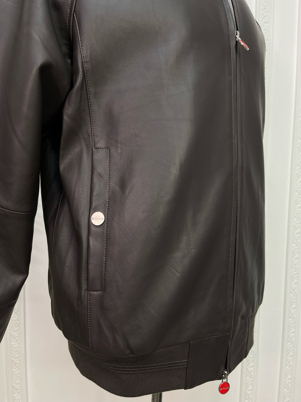 Кожаная куртка Kiton