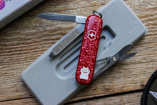 Victorinox 0.6223.L2106 Lucky Cat