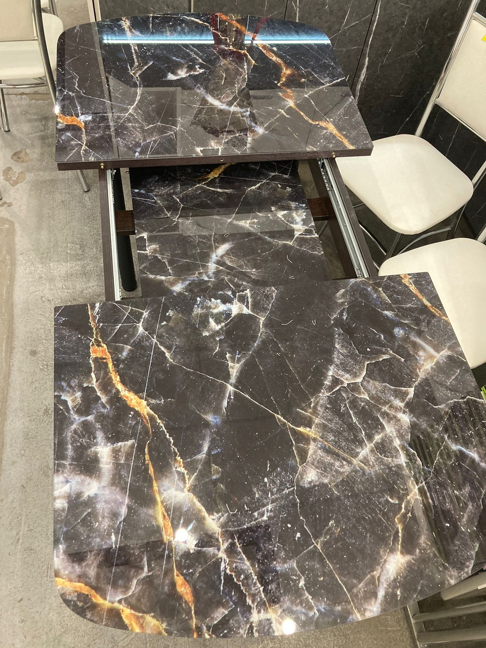 Стол раздвижной стеклянный подстолье прямое хром Царг.пояс венге Ст-ца мрамор черный (венге) ф/п