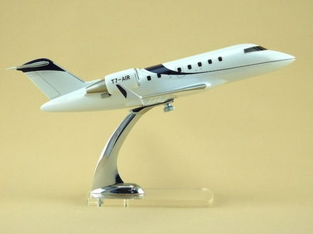 Модель самолета Challenger 605 (М 1:72, T7-AIR)