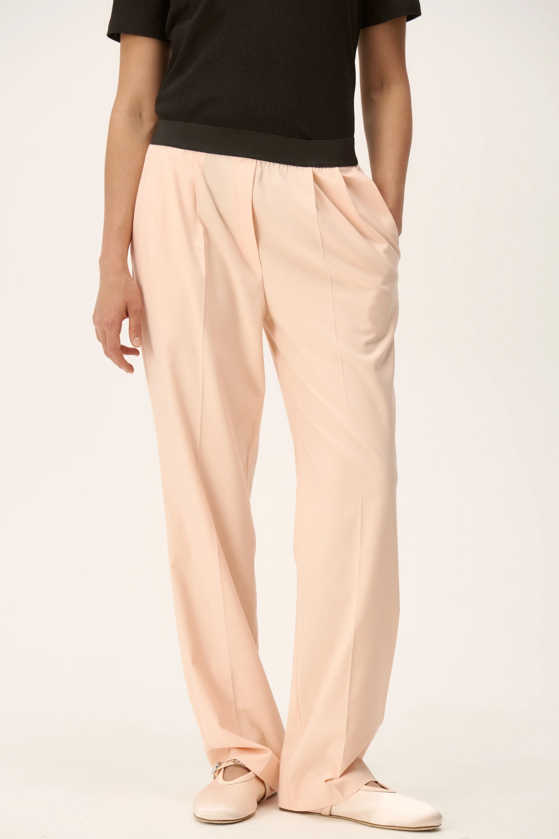 Свободные брюки прямого кроя